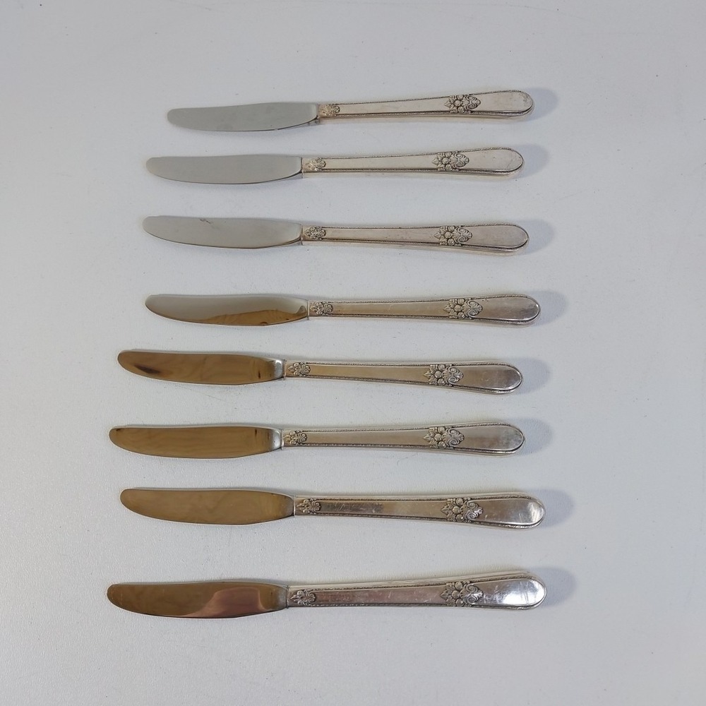 8 Vintage‎ 1847 Rogers Brothers Silver Plated Adoration Dinner Knives